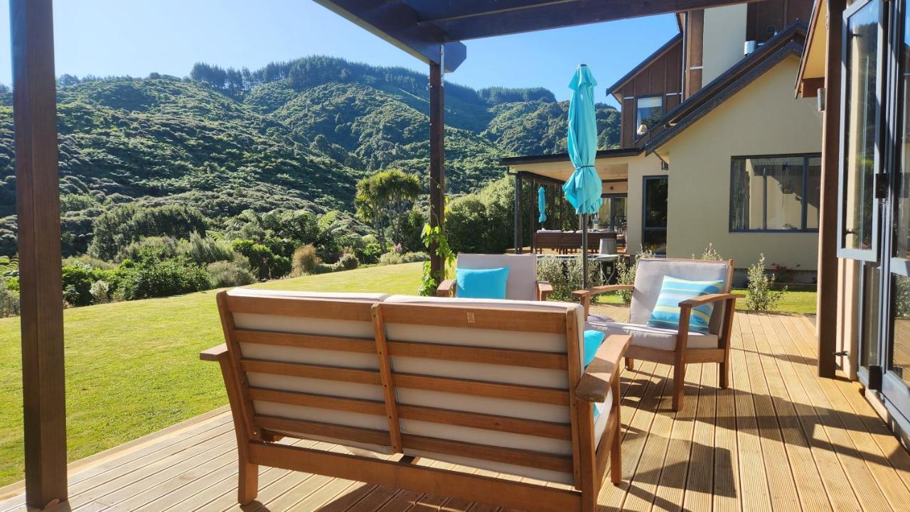 Boutique Art Retreat Hotell Upper Hutt Exteriör bild