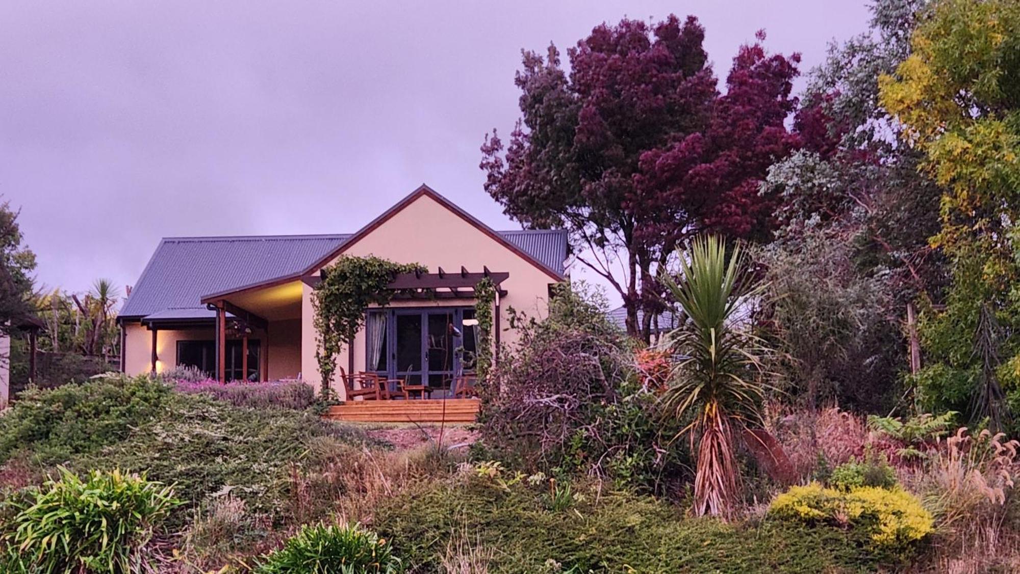 Boutique Art Retreat Hotell Upper Hutt Exteriör bild