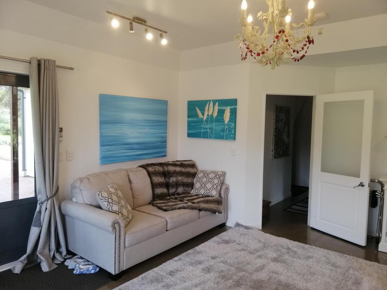 Boutique Art Retreat Hotell Upper Hutt Exteriör bild